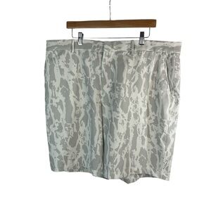 Nike men’s dri fit standard fit gray and white golf flat front‎ shorts size 42